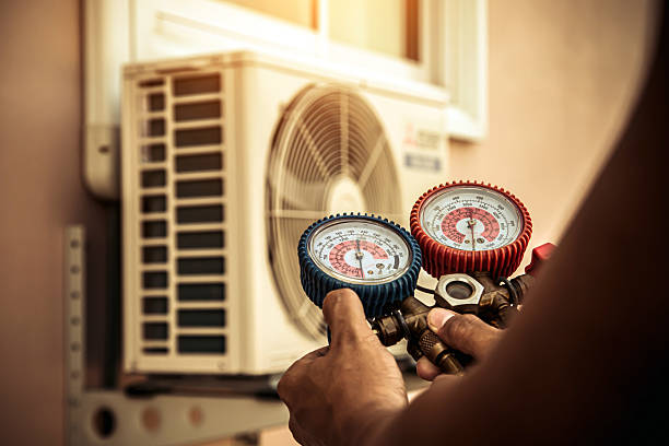Professional Hvac technician working in Frankfort, IL